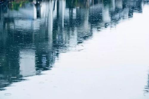 最美丽但下雨，江南