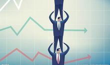 踩着自己的肩膀攀登