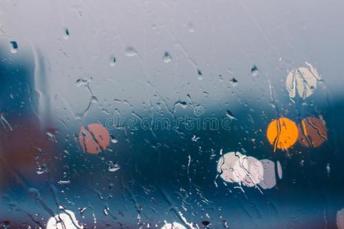 在雨天中爱