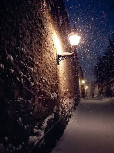 灯在半夜