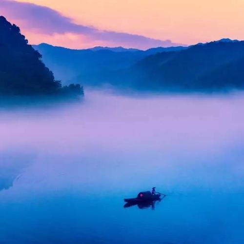 在雾中追求太阳