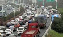 排成队伍的汽车