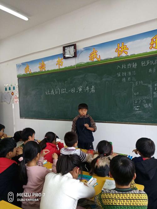 人们在生活中写下未来