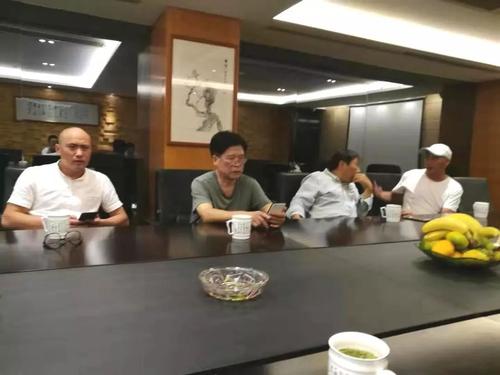 伟人的精神激励我努力工作