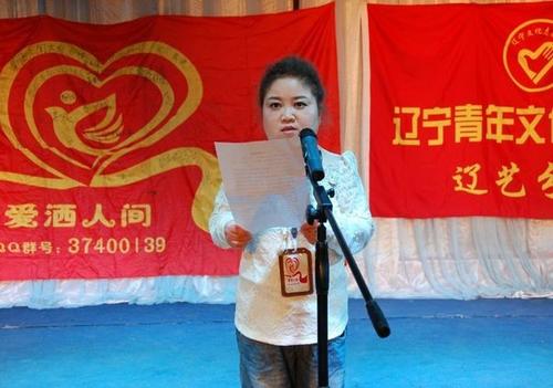 红绿灯下的生活交响乐