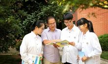 我最熟悉的一位老师