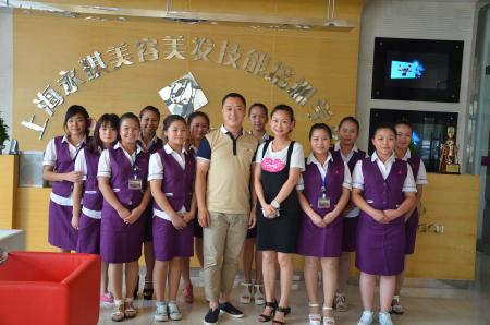 我们学校的美容师