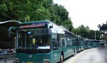 公交车上的杭州