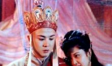 那一刻，只见那双污黑的手