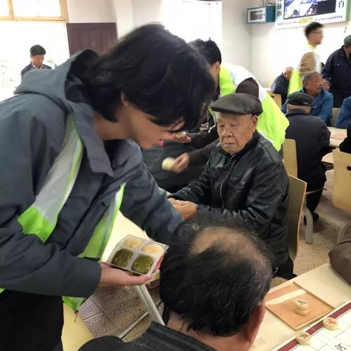 美丽的青年温暖的人