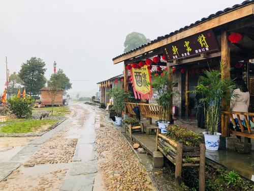 滨水