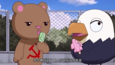 坐在爸爸身后