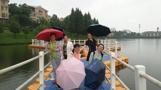 在雨中幸福