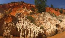 淌在沙丘边上的人生——读《沙原隐泉》有感