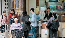 乐仔片刻偷闲中