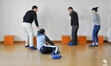 缩短与两背之间的距离