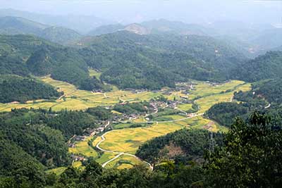弘扬龙建路的新精神