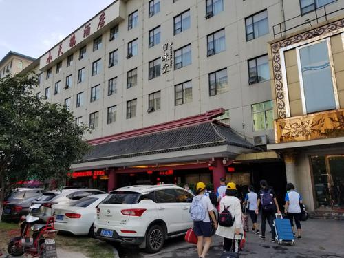 我与一个合同。