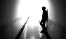 不要习惯了黑暗就为黑暗辩护作文