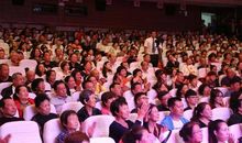 颁奖台下的掌声