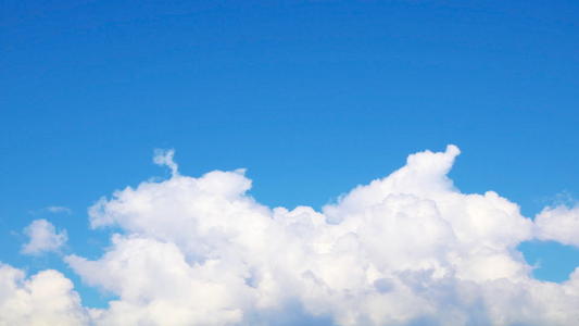 天空渴望蓝色
