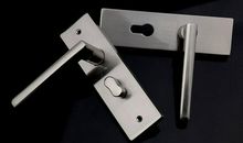 爱是转动的门把手