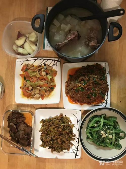 我为父母做饭。