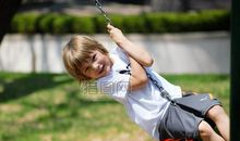 荡在秋千上的童年