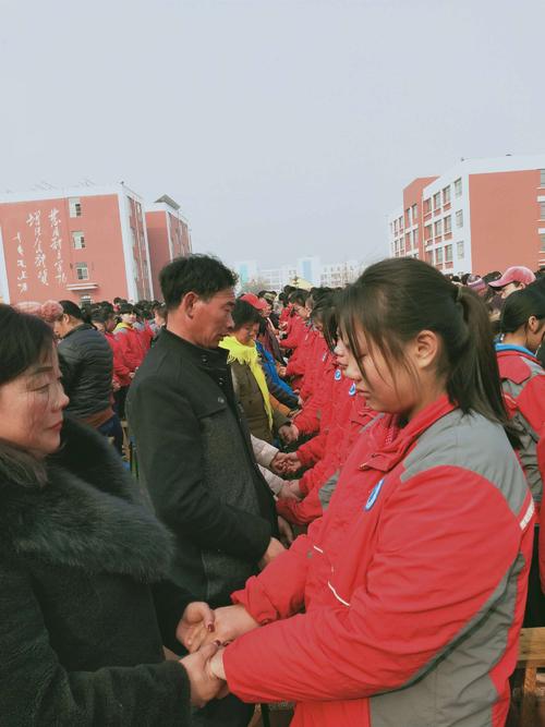 唱出一个感恩的歌