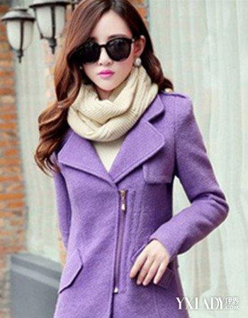 紫色风衣在光线下