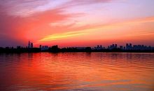 柔波怀抱里的美