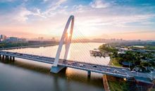 站在彩虹桥上看风景