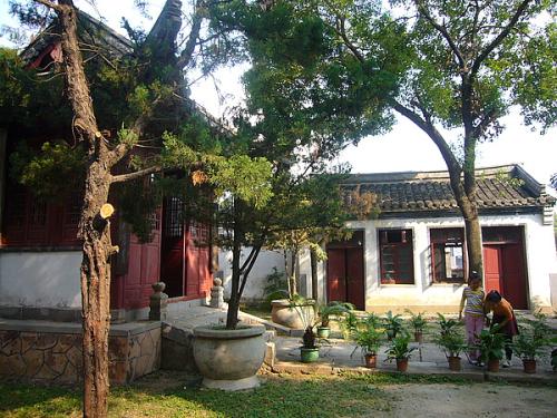 阅读“房间明”