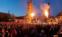 废墟上屹立的民族