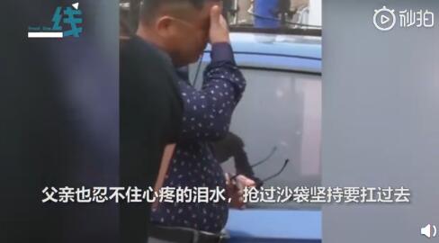把社会放在肩膀上
