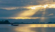 向着光明的地方