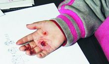 父亲手中的香烟