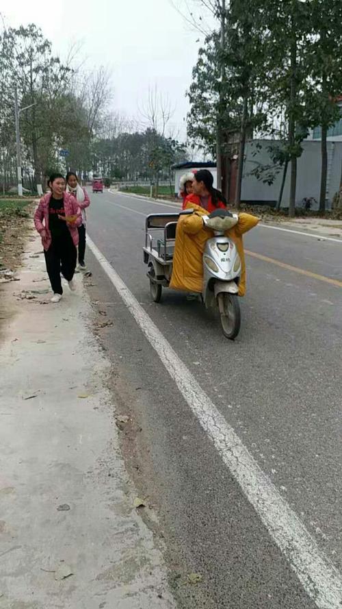 感恩的灯光