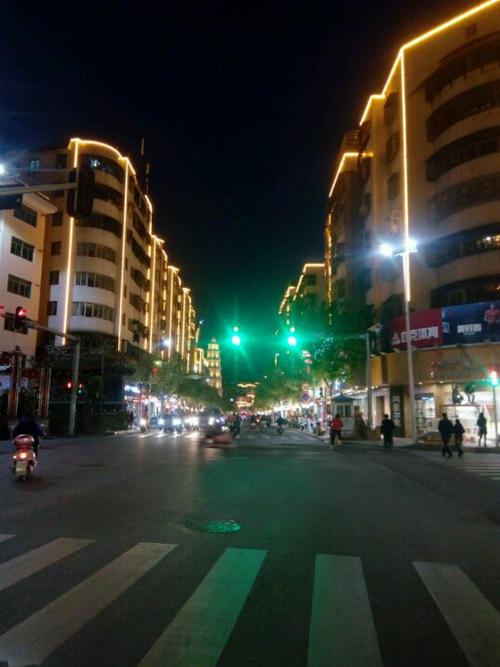 五颜六色的夜场面