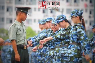 军事训练生活中断了我们