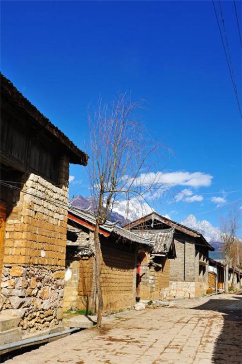 在Baisha古镇的石步