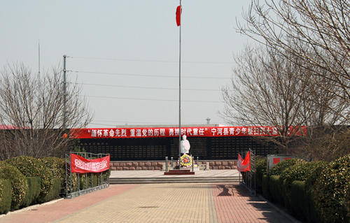 记住革命的烈士，培养爱国的热情