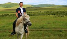 她是一个坚毅洒脱的人