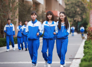 增长夏季，6月青年