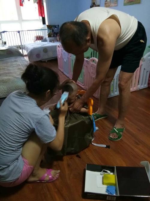 母亲给了我一个发型