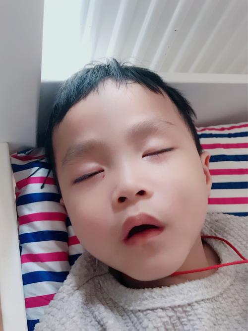 小昏昏欲睡的“爸爸”