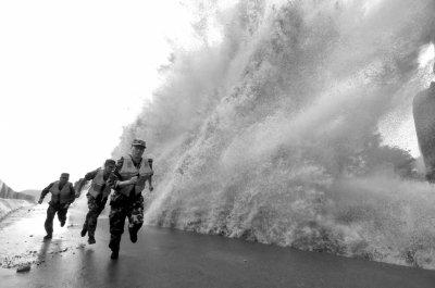 Typhoons上的组成：台风形成_1000字