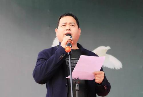 雷锋精神总是驻扎在我们的心中_500字