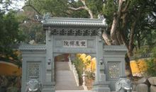 谦虚名言：自谦则人愈服，自夸则人必疑_600字