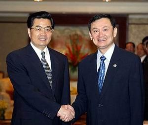 名人父亲：泰国总理他相信_300字